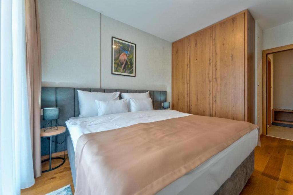 Ema Lux - Zgrada Panorama Apartment Soko Banja Ngoại thất bức ảnh