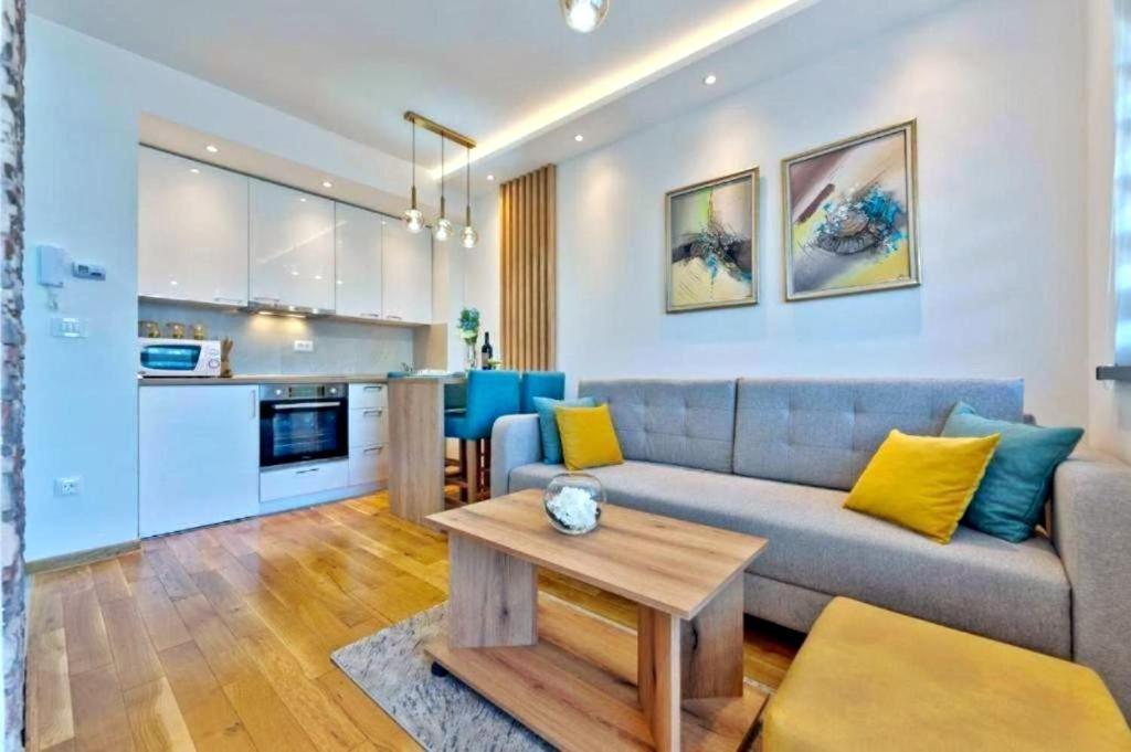 Ema Lux - Zgrada Panorama Apartment Soko Banja Ngoại thất bức ảnh